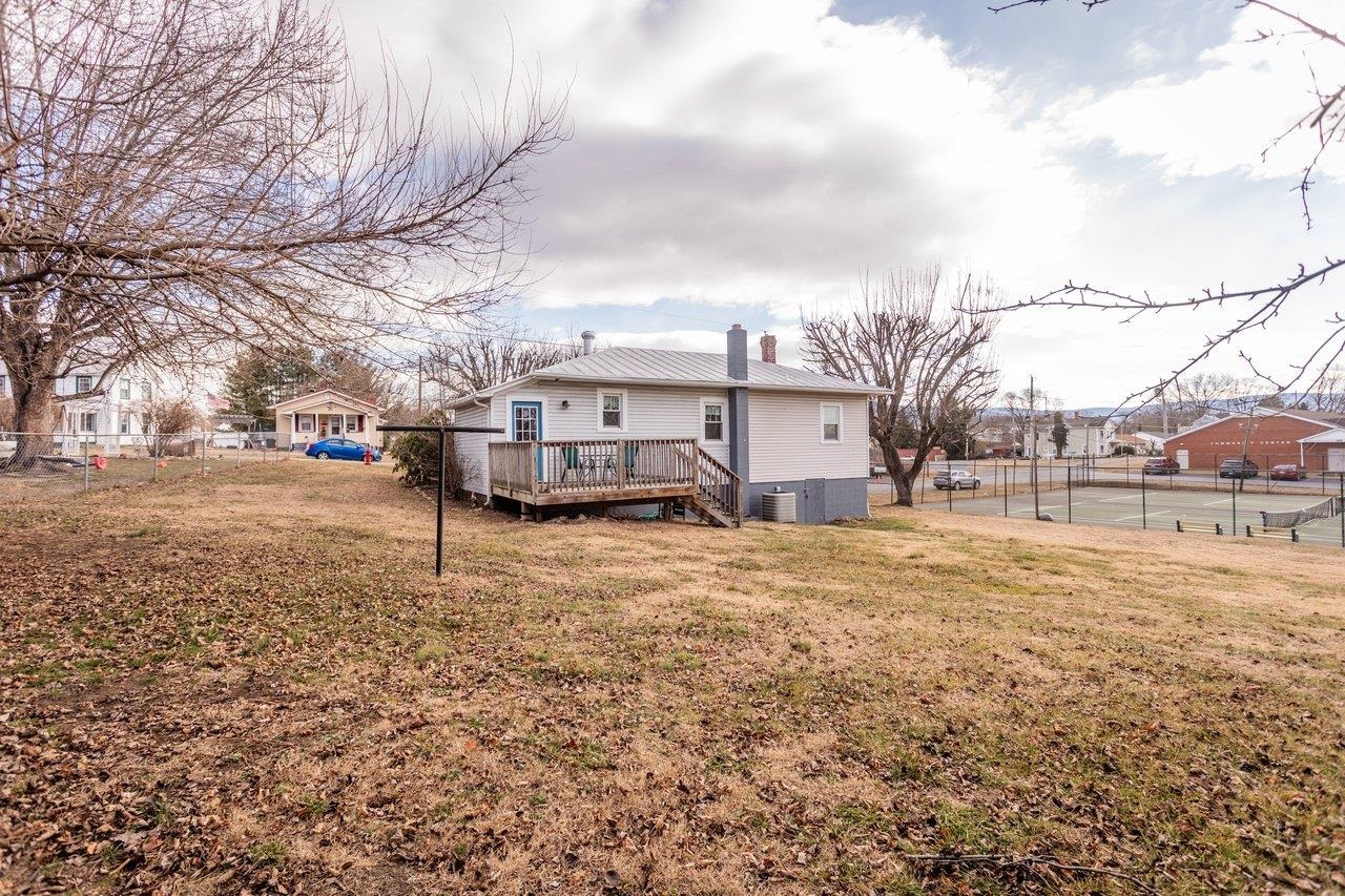 211 SECOND ST, SHENANDOAH, Virginia 22849, 2 Bedrooms Bedrooms, ,1 BathroomBathrooms,Residential,211 SECOND ST,672908 MLS # 672908 211 SECOND ST, SHENANDOAH, Virginia 22849, 2 Bedrooms Bedrooms, ,1 BathroomBathrooms,Residential,211 SECOND ST,672908 MLS # 672908