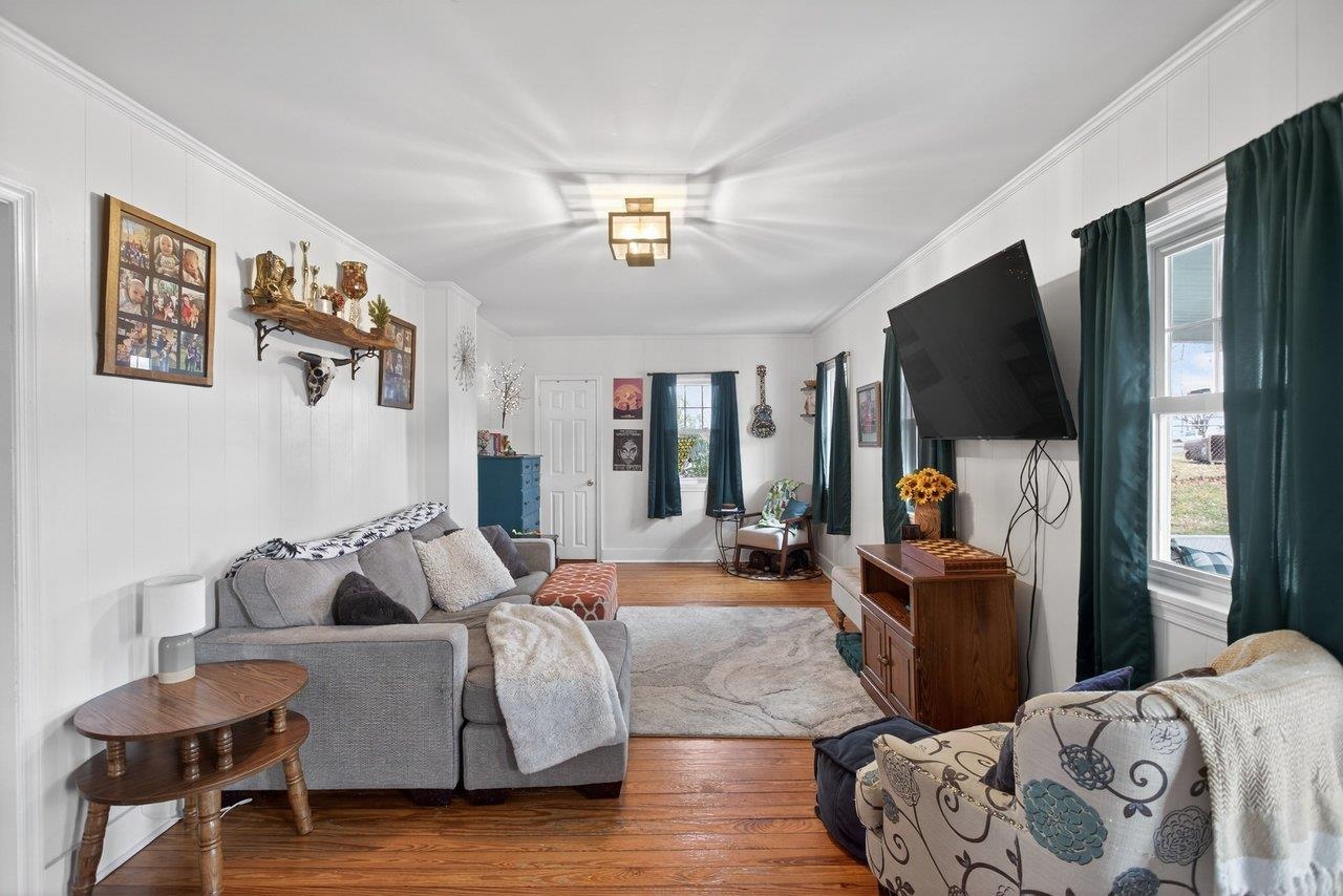 211 SECOND ST, SHENANDOAH, Virginia 22849, 2 Bedrooms Bedrooms, ,1 BathroomBathrooms,Residential,211 SECOND ST,672908 MLS # 672908 211 SECOND ST, SHENANDOAH, Virginia 22849, 2 Bedrooms Bedrooms, ,1 BathroomBathrooms,Residential,211 SECOND ST,672908 MLS # 672908