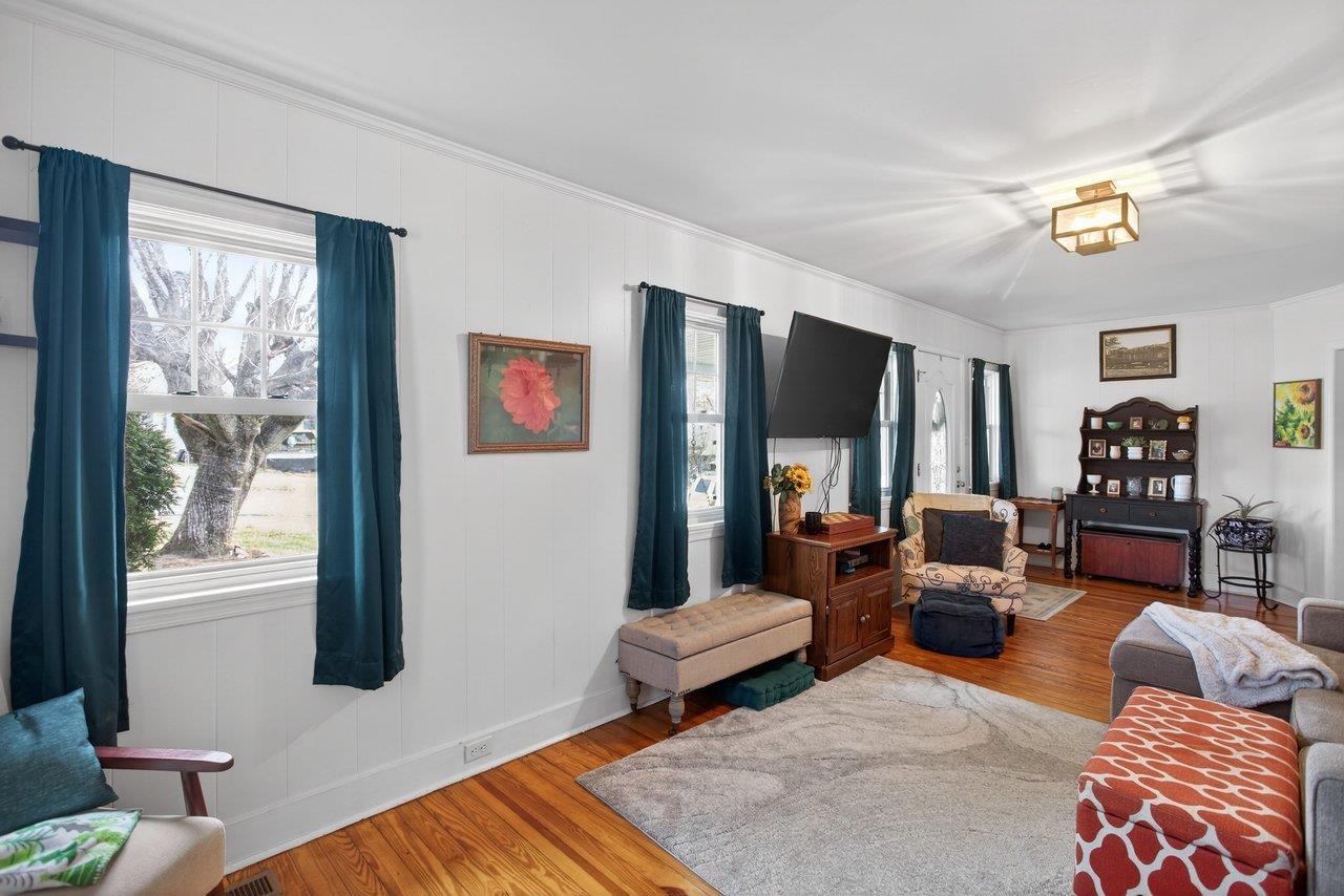 211 SECOND ST, SHENANDOAH, Virginia 22849, 2 Bedrooms Bedrooms, ,1 BathroomBathrooms,Residential,211 SECOND ST,672908 MLS # 672908 211 SECOND ST, SHENANDOAH, Virginia 22849, 2 Bedrooms Bedrooms, ,1 BathroomBathrooms,Residential,211 SECOND ST,672908 MLS # 672908