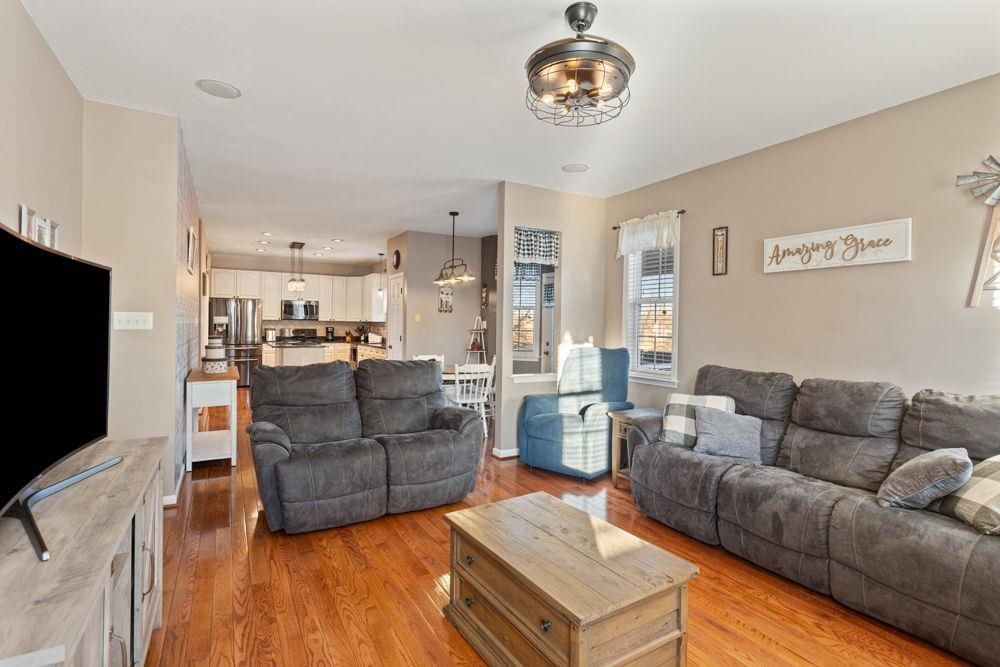 209 BUCHANAN DR, BROADWAY, Virginia 22815, 5 Bedrooms Bedrooms, ,3 BathroomsBathrooms,Residential,209 BUCHANAN DR,672909 MLS # 672909