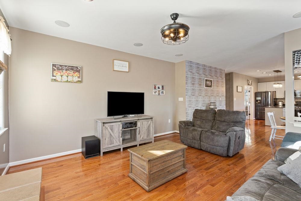 209 BUCHANAN DR, BROADWAY, Virginia 22815, 5 Bedrooms Bedrooms, ,3 BathroomsBathrooms,Residential,209 BUCHANAN DR,672909 MLS # 672909