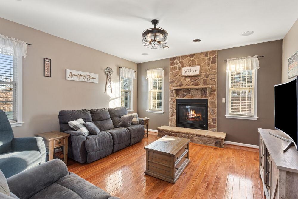 209 BUCHANAN DR, BROADWAY, Virginia 22815, 5 Bedrooms Bedrooms, ,3 BathroomsBathrooms,Residential,209 BUCHANAN DR,672909 MLS # 672909