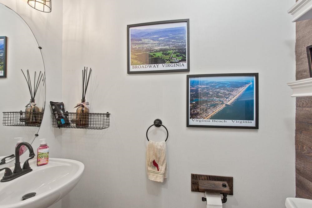 209 BUCHANAN DR, BROADWAY, Virginia 22815, 5 Bedrooms Bedrooms, ,3 BathroomsBathrooms,Residential,209 BUCHANAN DR,672909 MLS # 672909