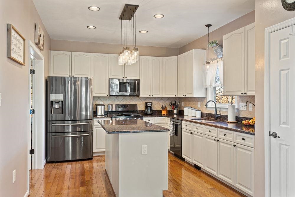 209 BUCHANAN DR, BROADWAY, Virginia 22815, 5 Bedrooms Bedrooms, ,3 BathroomsBathrooms,Residential,209 BUCHANAN DR,672909 MLS # 672909