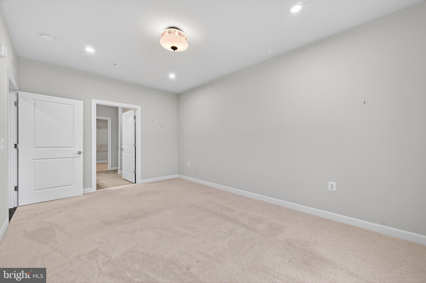 21630 HAWKSBILL HIGH CIR #403, STERLING, Virginia 20164, 2 Bedrooms Bedrooms, ,2 BathroomsBathrooms,Residential,For sale,21630 HAWKSBILL HIGH CIR #403,VALO2111258 MLS # VALO2111258