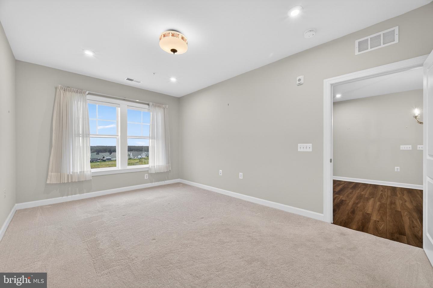 21630 HAWKSBILL HIGH CIR #403, STERLING, Virginia 20164, 2 Bedrooms Bedrooms, ,2 BathroomsBathrooms,Residential,For sale,21630 HAWKSBILL HIGH CIR #403,VALO2111258 MLS # VALO2111258