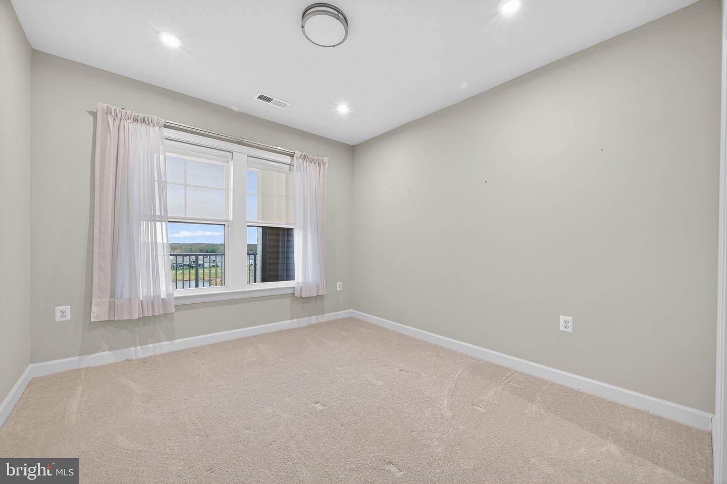 21630 HAWKSBILL HIGH CIR #403, STERLING, Virginia 20164, 2 Bedrooms Bedrooms, ,2 BathroomsBathrooms,Residential,For sale,21630 HAWKSBILL HIGH CIR #403,VALO2111258 MLS # VALO2111258