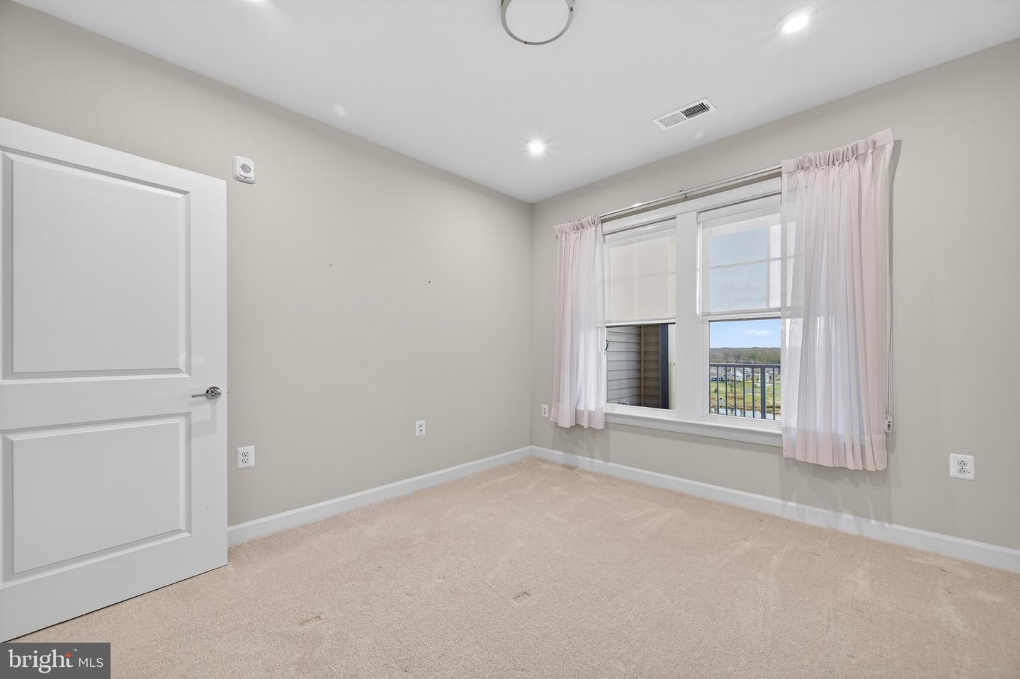 21630 HAWKSBILL HIGH CIR #403, STERLING, Virginia 20164, 2 Bedrooms Bedrooms, ,2 BathroomsBathrooms,Residential,For sale,21630 HAWKSBILL HIGH CIR #403,VALO2111258 MLS # VALO2111258