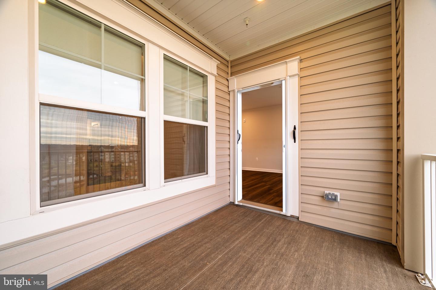 21630 HAWKSBILL HIGH CIR #403, STERLING, Virginia 20164, 2 Bedrooms Bedrooms, ,2 BathroomsBathrooms,Residential,For sale,21630 HAWKSBILL HIGH CIR #403,VALO2111258 MLS # VALO2111258