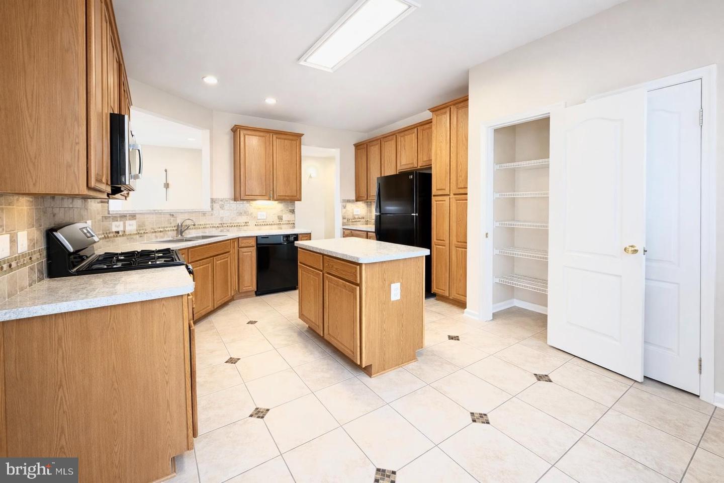 9710 HANDERSON PL #207, MANASSAS PARK, Virginia 20111, 2 Bedrooms Bedrooms, 8 Rooms Rooms,2 BathroomsBathrooms,Residential,For sale,9710 HANDERSON PL #207,VAMP2003570 MLS # VAMP2003570