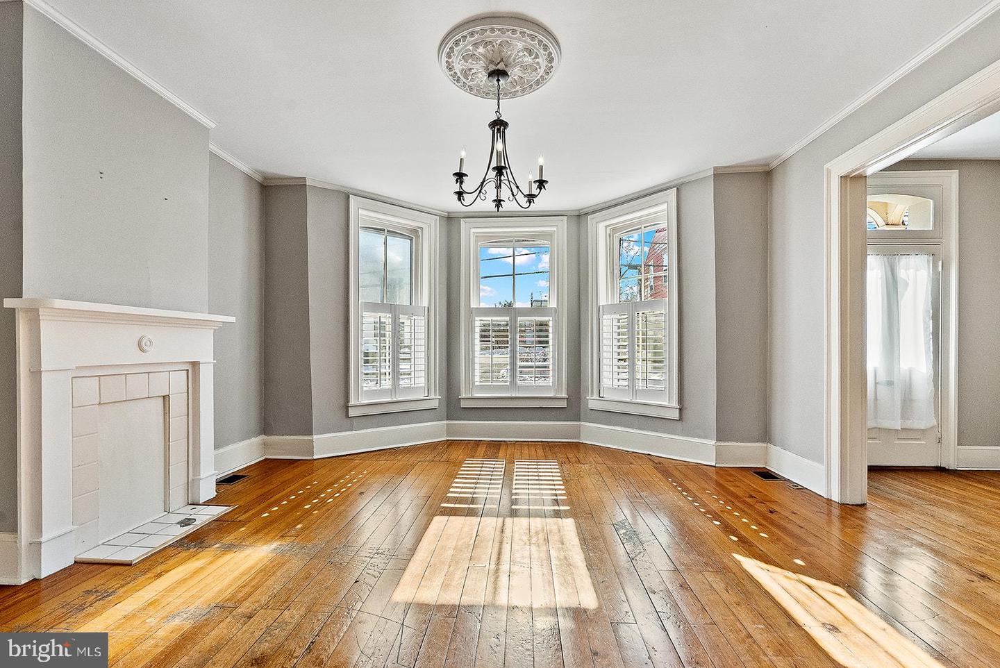 132 AMHERST ST, WINCHESTER, Virginia 22601, 4 Bedrooms Bedrooms, ,3 BathroomsBathrooms,Residential,For sale,132 AMHERST ST,VAWI2009872 MLS # VAWI2009872