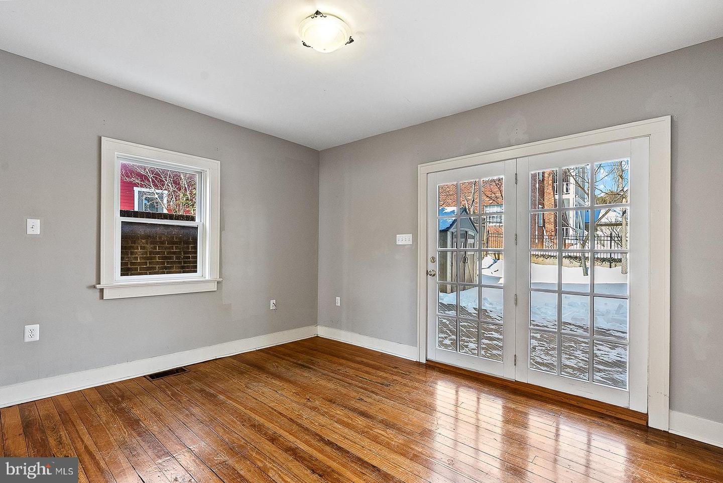 132 AMHERST ST, WINCHESTER, Virginia 22601, 4 Bedrooms Bedrooms, ,3 BathroomsBathrooms,Residential,For sale,132 AMHERST ST,VAWI2009872 MLS # VAWI2009872