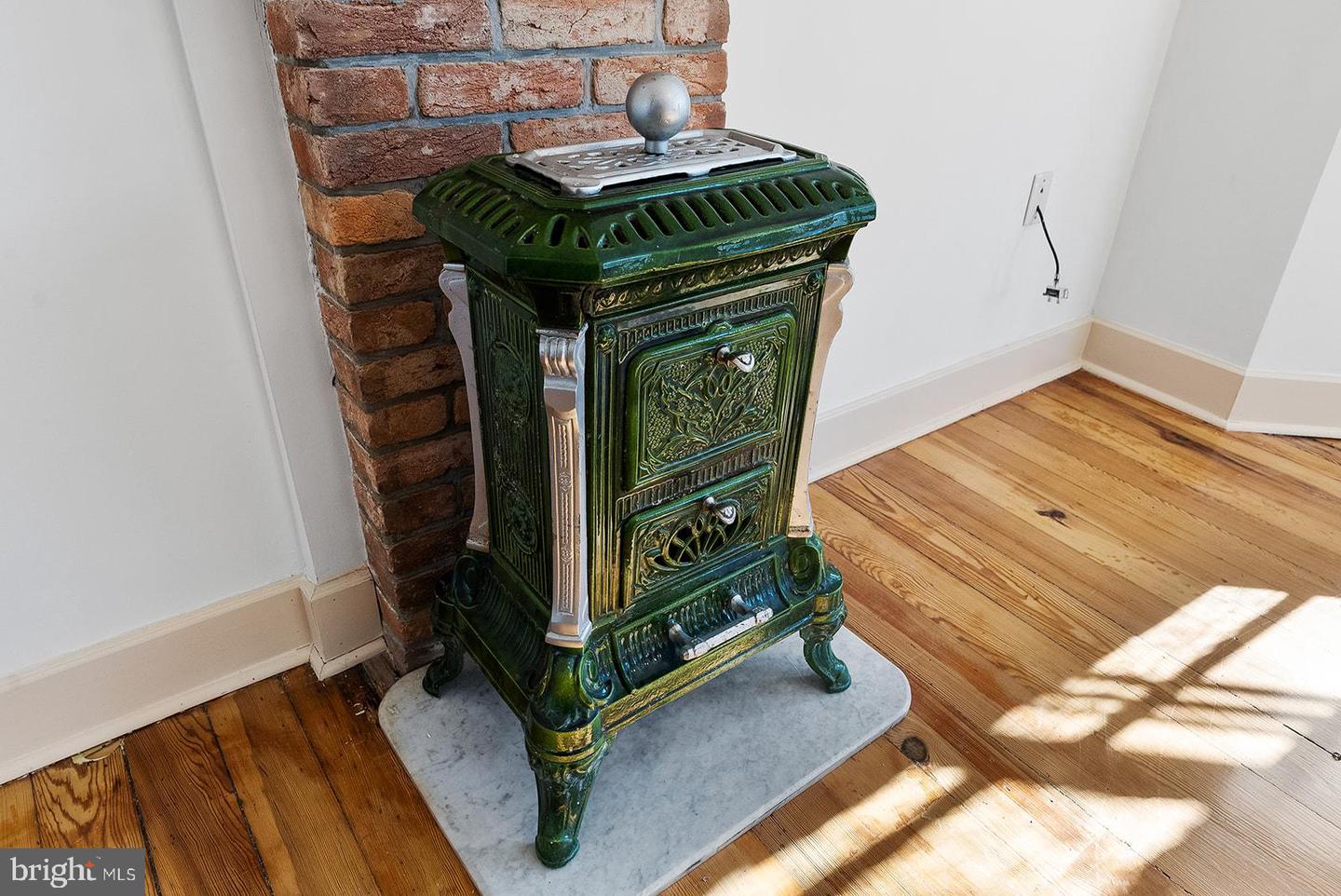 132 AMHERST ST, WINCHESTER, Virginia 22601, 4 Bedrooms Bedrooms, ,3 BathroomsBathrooms,Residential,For sale,132 AMHERST ST,VAWI2009872 MLS # VAWI2009872