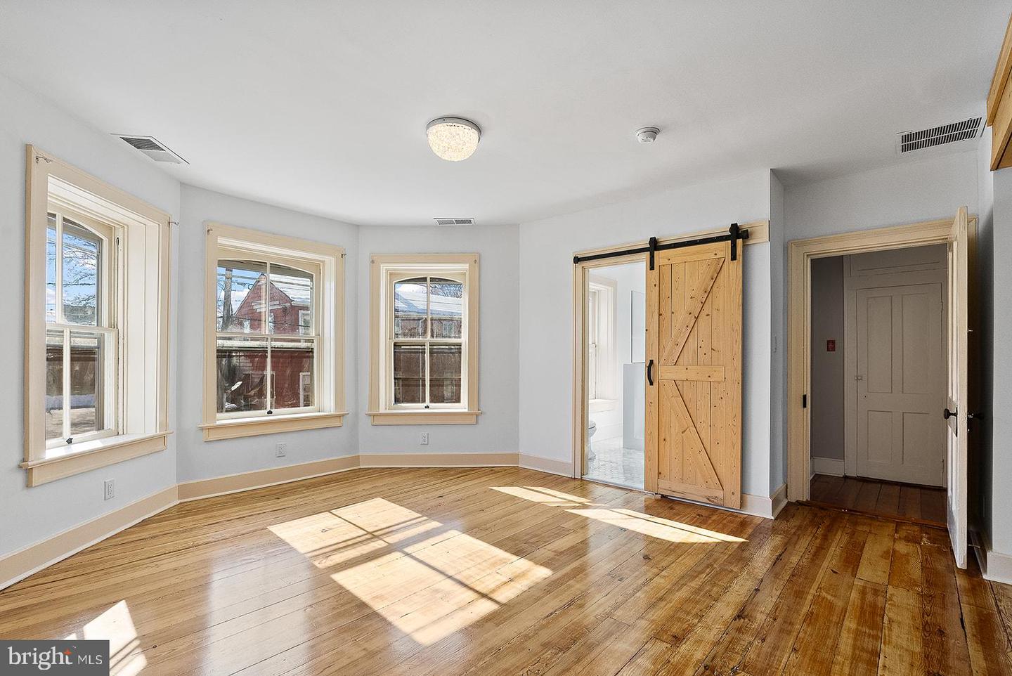 132 AMHERST ST, WINCHESTER, Virginia 22601, 4 Bedrooms Bedrooms, ,3 BathroomsBathrooms,Residential,For sale,132 AMHERST ST,VAWI2009872 MLS # VAWI2009872