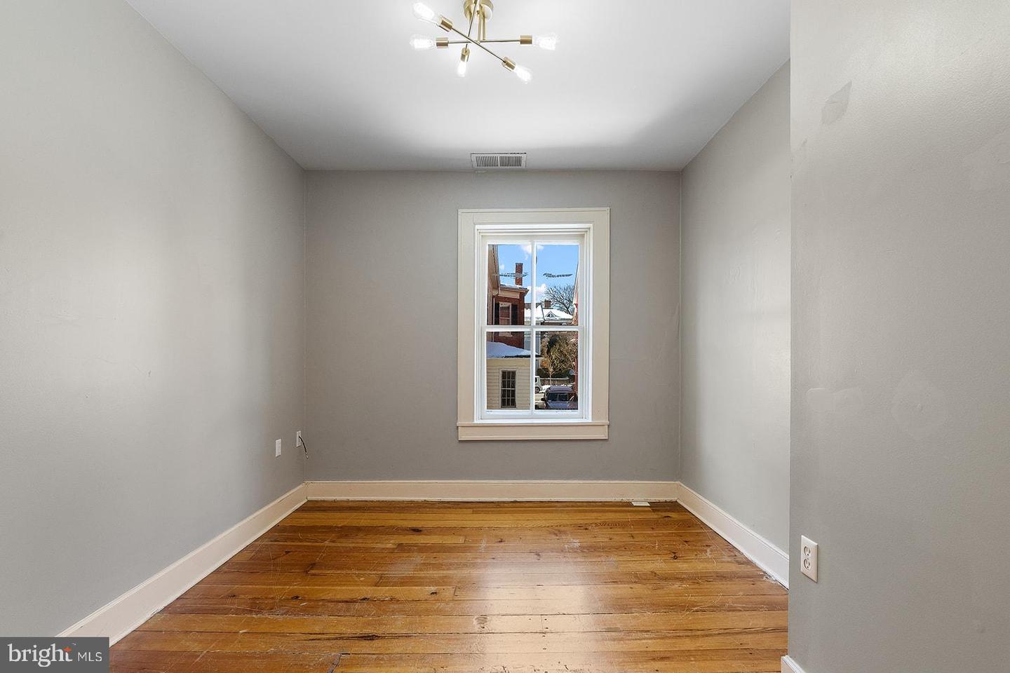 132 AMHERST ST, WINCHESTER, Virginia 22601, 4 Bedrooms Bedrooms, ,3 BathroomsBathrooms,Residential,For sale,132 AMHERST ST,VAWI2009872 MLS # VAWI2009872