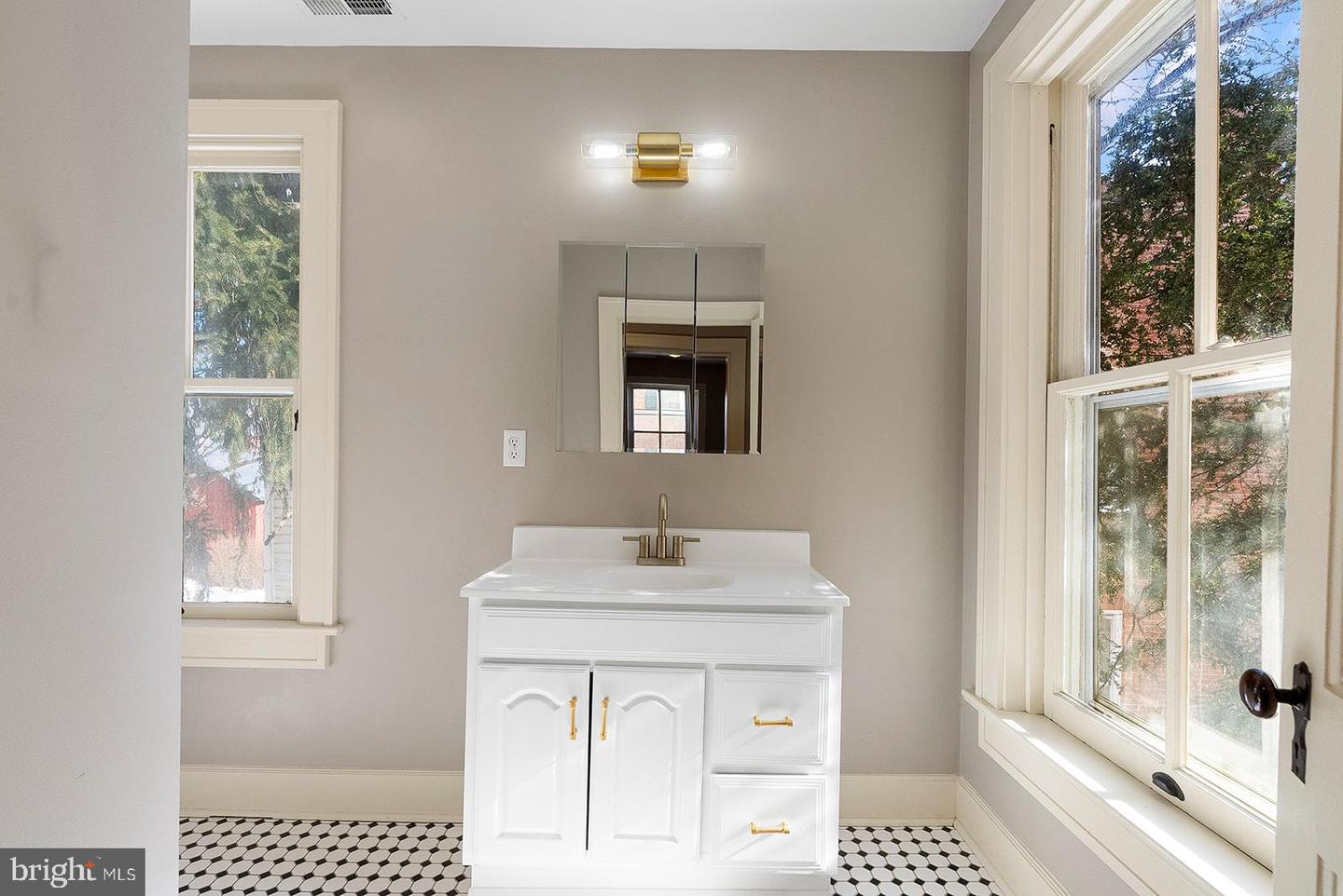 132 AMHERST ST, WINCHESTER, Virginia 22601, 4 Bedrooms Bedrooms, ,3 BathroomsBathrooms,Residential,For sale,132 AMHERST ST,VAWI2009872 MLS # VAWI2009872