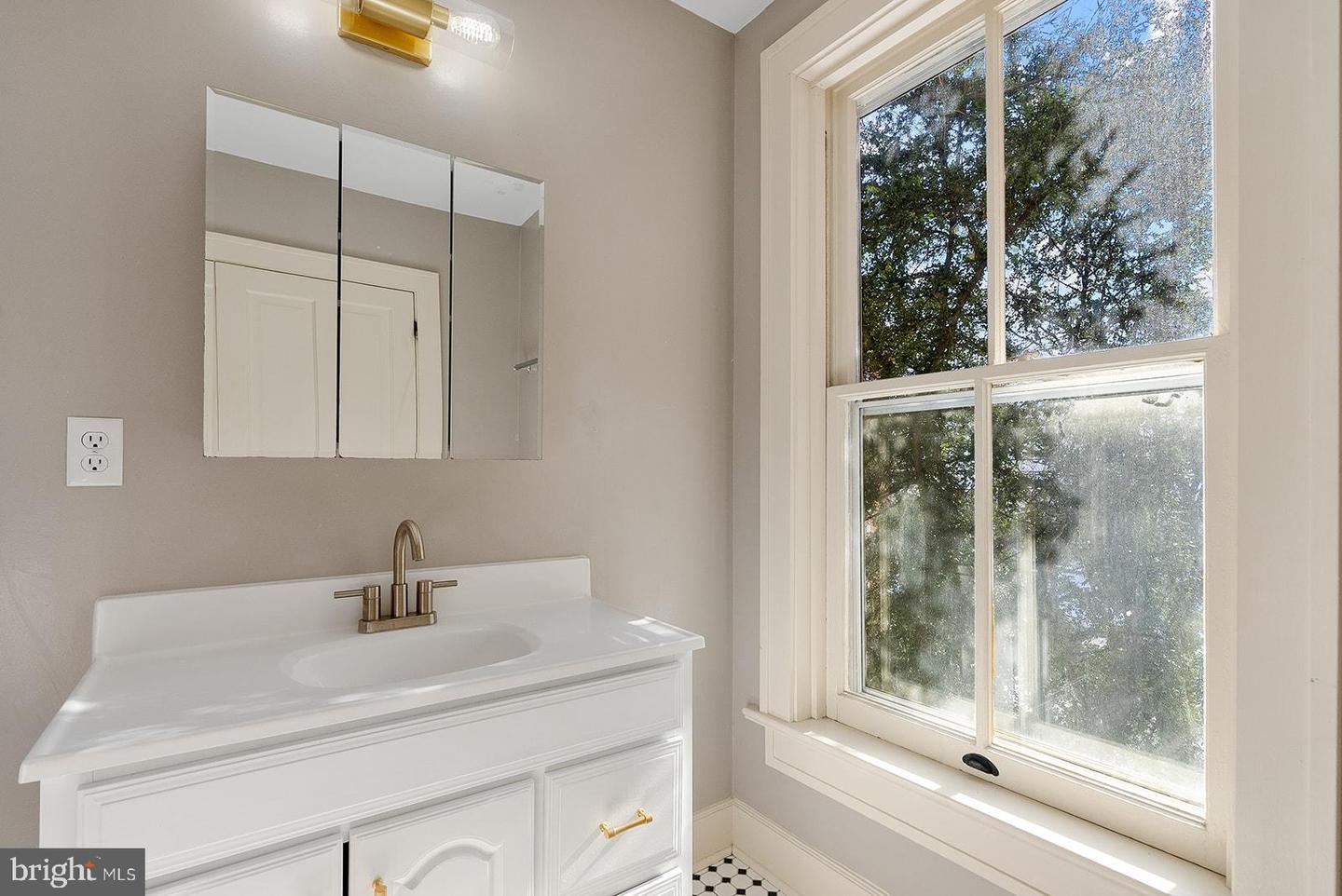 132 AMHERST ST, WINCHESTER, Virginia 22601, 4 Bedrooms Bedrooms, ,3 BathroomsBathrooms,Residential,For sale,132 AMHERST ST,VAWI2009872 MLS # VAWI2009872