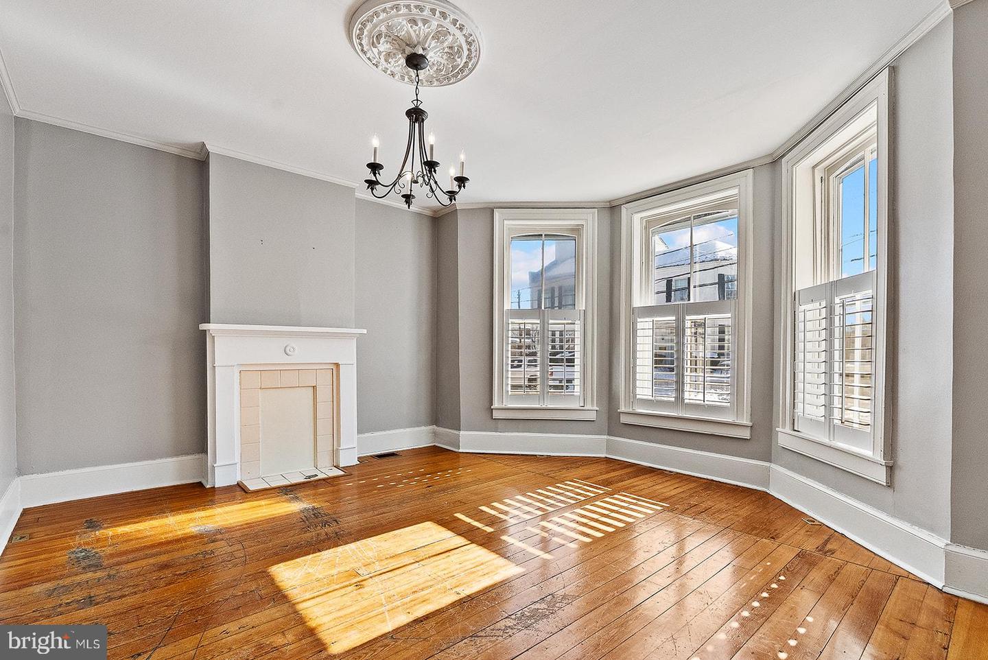 132 AMHERST ST, WINCHESTER, Virginia 22601, 4 Bedrooms Bedrooms, ,3 BathroomsBathrooms,Residential,For sale,132 AMHERST ST,VAWI2009872 MLS # VAWI2009872