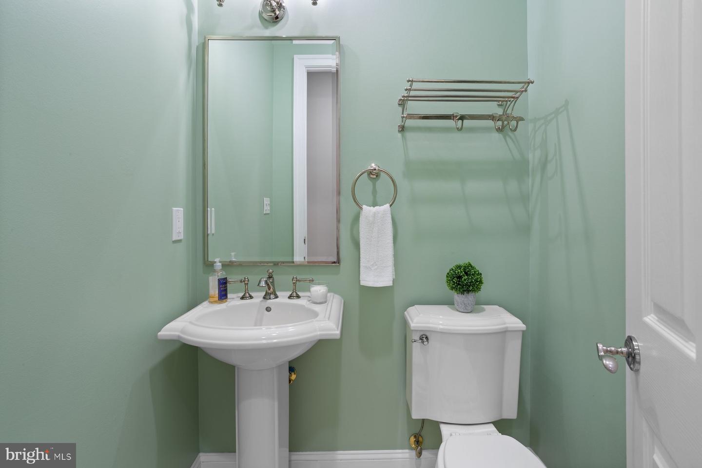 40321 BEACON HILL DR, LEESBURG, Virginia 20176, 5 Bedrooms Bedrooms, ,7 BathroomsBathrooms,Residential,For sale,40321 BEACON HILL DR,VALO2106174 MLS # VALO2106174