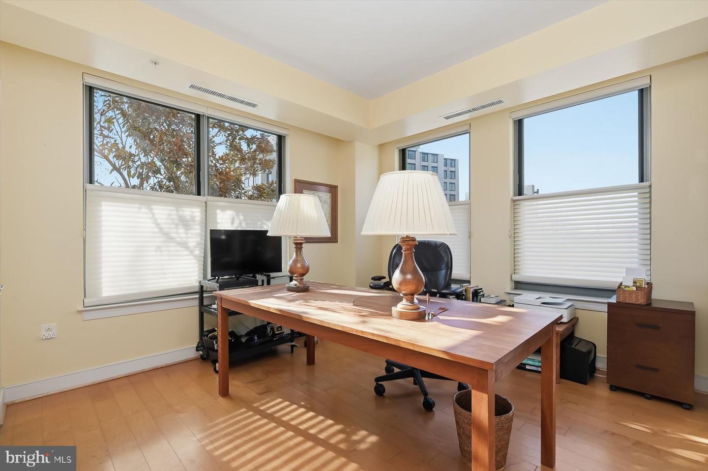 2425 L ST NW #303, WASHINGTON, District Of Columbia 20037, 2 Bedrooms Bedrooms, ,2 BathroomsBathrooms,Residential,For sale,2425 L ST NW #303,DCDC2241692 MLS # DCDC2241692