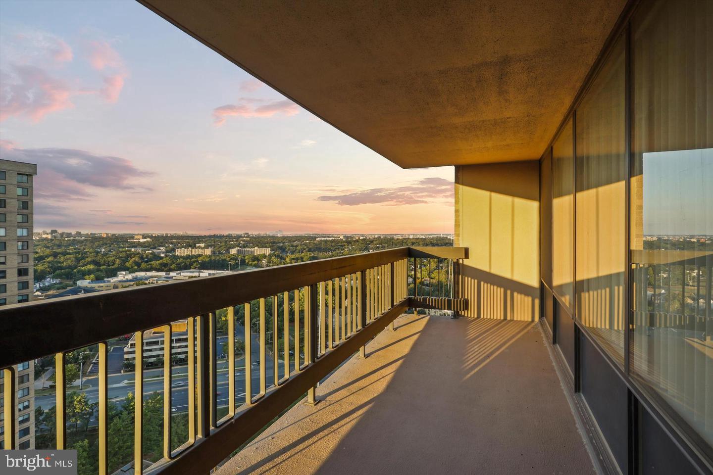 3705 S GEORGE MASON DR #2202S, FALLS CHURCH, Virginia 22041, 1 Bedroom Bedrooms, ,1 BathroomBathrooms,Residential,For sale,3705 S GEORGE MASON DR #2202S,VAFX2287630 MLS # VAFX2287630