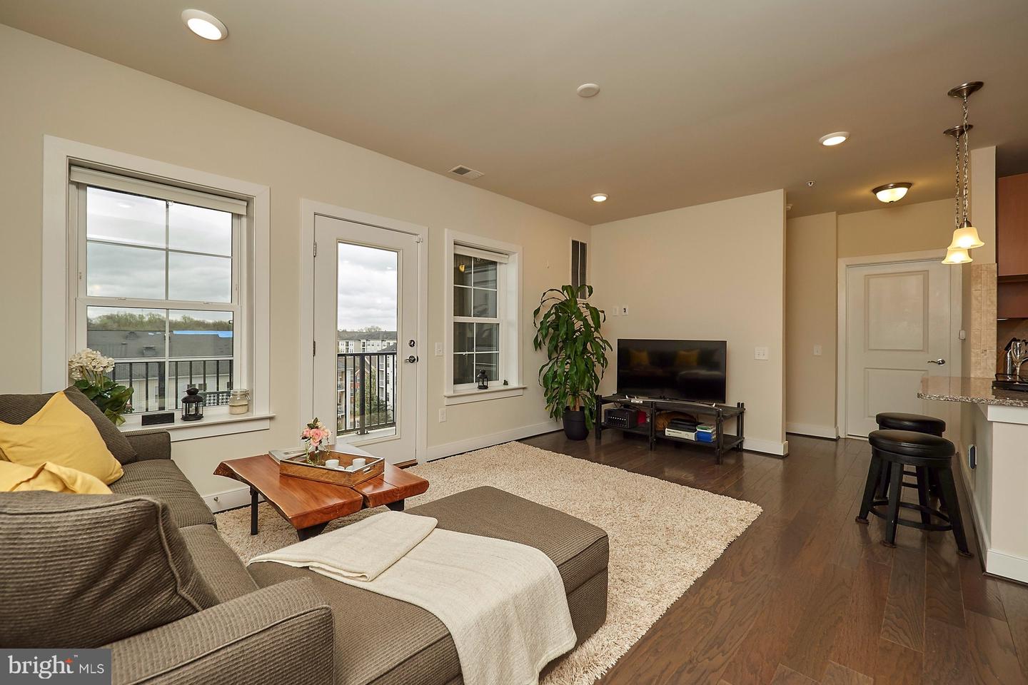 2905 BLEEKER ST #4-406, FAIRFAX, Virginia 22031, 2 Bedrooms Bedrooms, ,2 BathroomsBathrooms,Residential,For sale,2905 BLEEKER ST #4-406,VAFX2288100 MLS # VAFX2288100