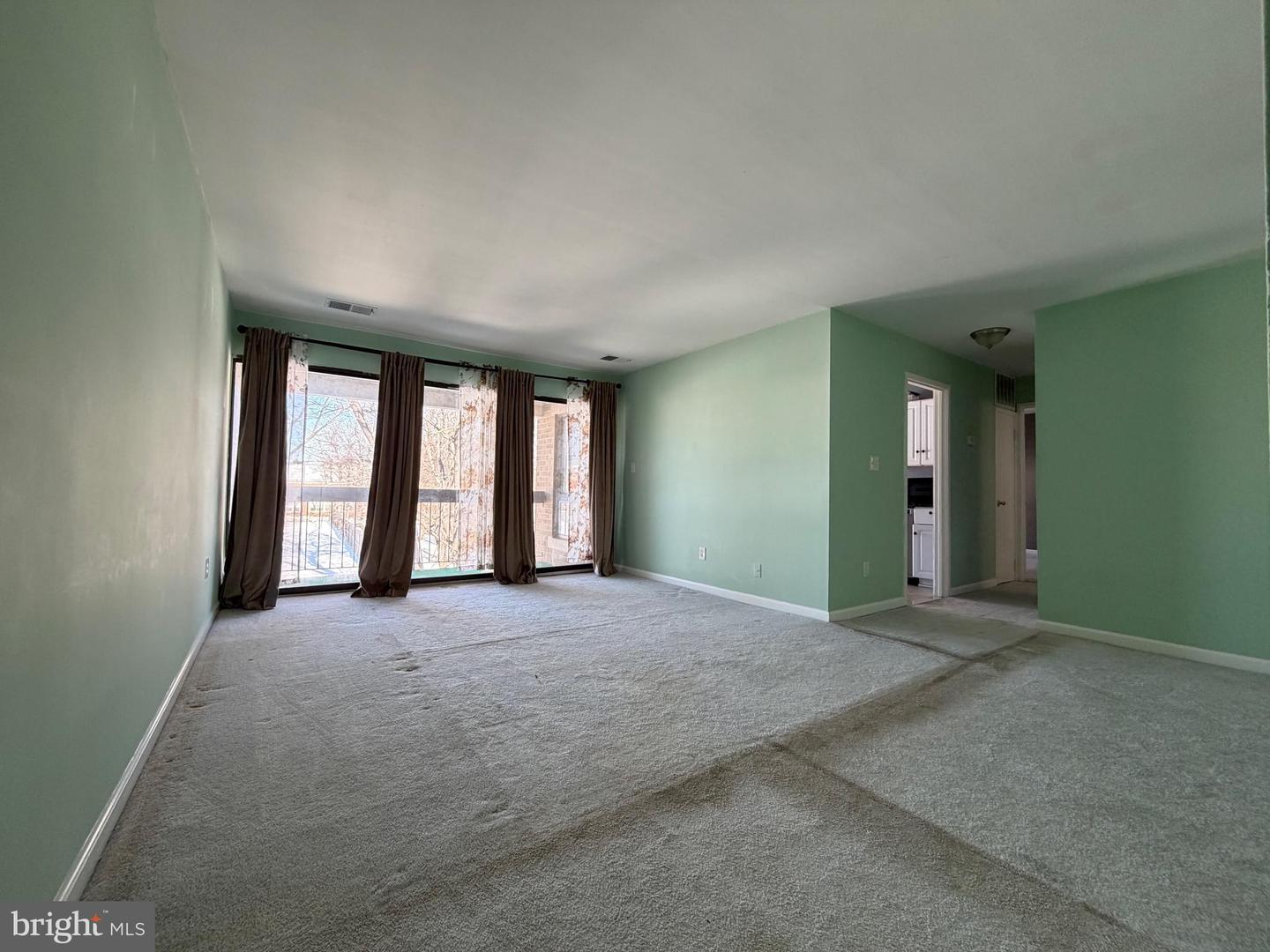 545 FLORIDA AVE #203, HERNDON, Virginia 20170, 1 Bedroom Bedrooms, ,1 BathroomBathrooms,Residential,For sale,545 FLORIDA AVE #203,VAFX2288194 MLS # VAFX2288194