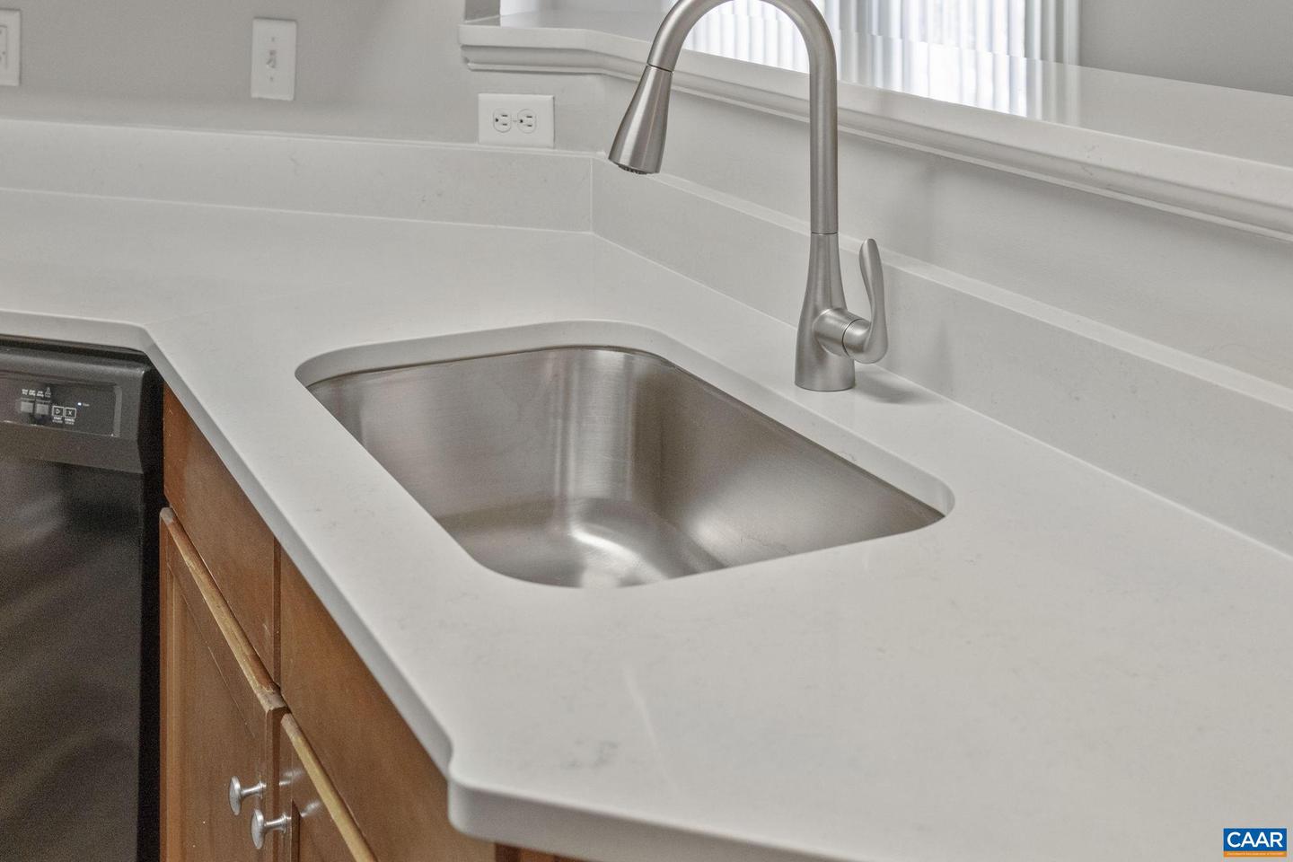 745 WALKER SQ #3B, CHARLOTTESVILLE, Virginia 22903, 1 Bedroom Bedrooms, ,1 BathroomBathrooms,Residential,For sale,745 WALKER SQ #3B,672917 MLS # 672917