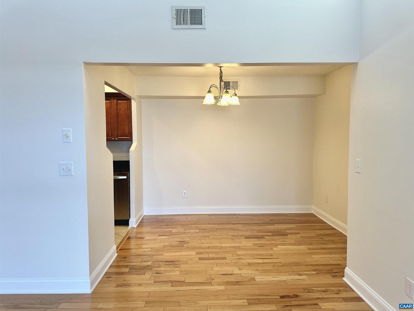 138 GREEN TURTLE LN #12, CHARLOTTESVILLE, Virginia 22901, 1 Bedroom Bedrooms, ,1 BathroomBathrooms,Residential,For sale,138 GREEN TURTLE LN #12,672918 MLS # 672918