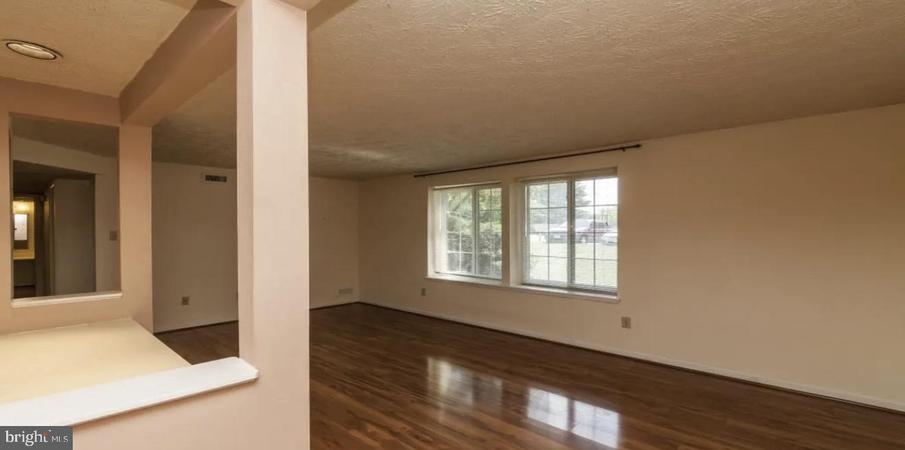 8380-B BROCKHAM DR, ALEXANDRIA, Virginia 22309, 2 Bedrooms Bedrooms, ,2 BathroomsBathrooms,Residential,For sale,8380-B BROCKHAM DR,VAFX2284052 MLS # VAFX2284052