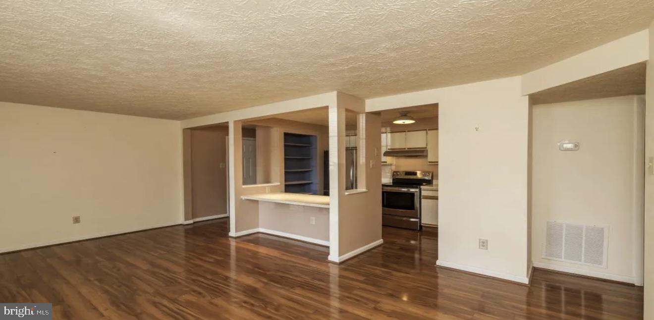 8380-B BROCKHAM DR, ALEXANDRIA, Virginia 22309, 2 Bedrooms Bedrooms, ,2 BathroomsBathrooms,Residential,For sale,8380-B BROCKHAM DR,VAFX2284052 MLS # VAFX2284052