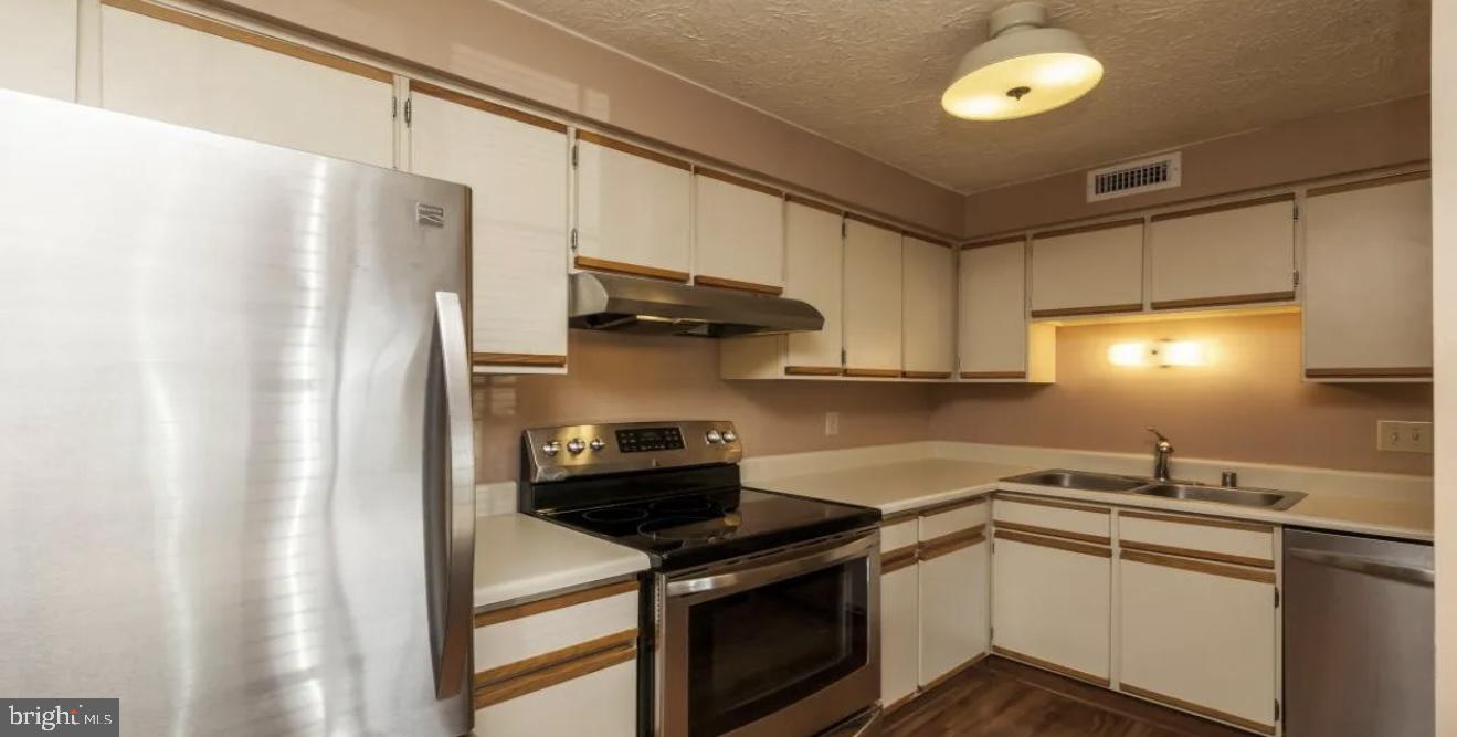 8380-B BROCKHAM DR, ALEXANDRIA, Virginia 22309, 2 Bedrooms Bedrooms, ,2 BathroomsBathrooms,Residential,For sale,8380-B BROCKHAM DR,VAFX2284052 MLS # VAFX2284052