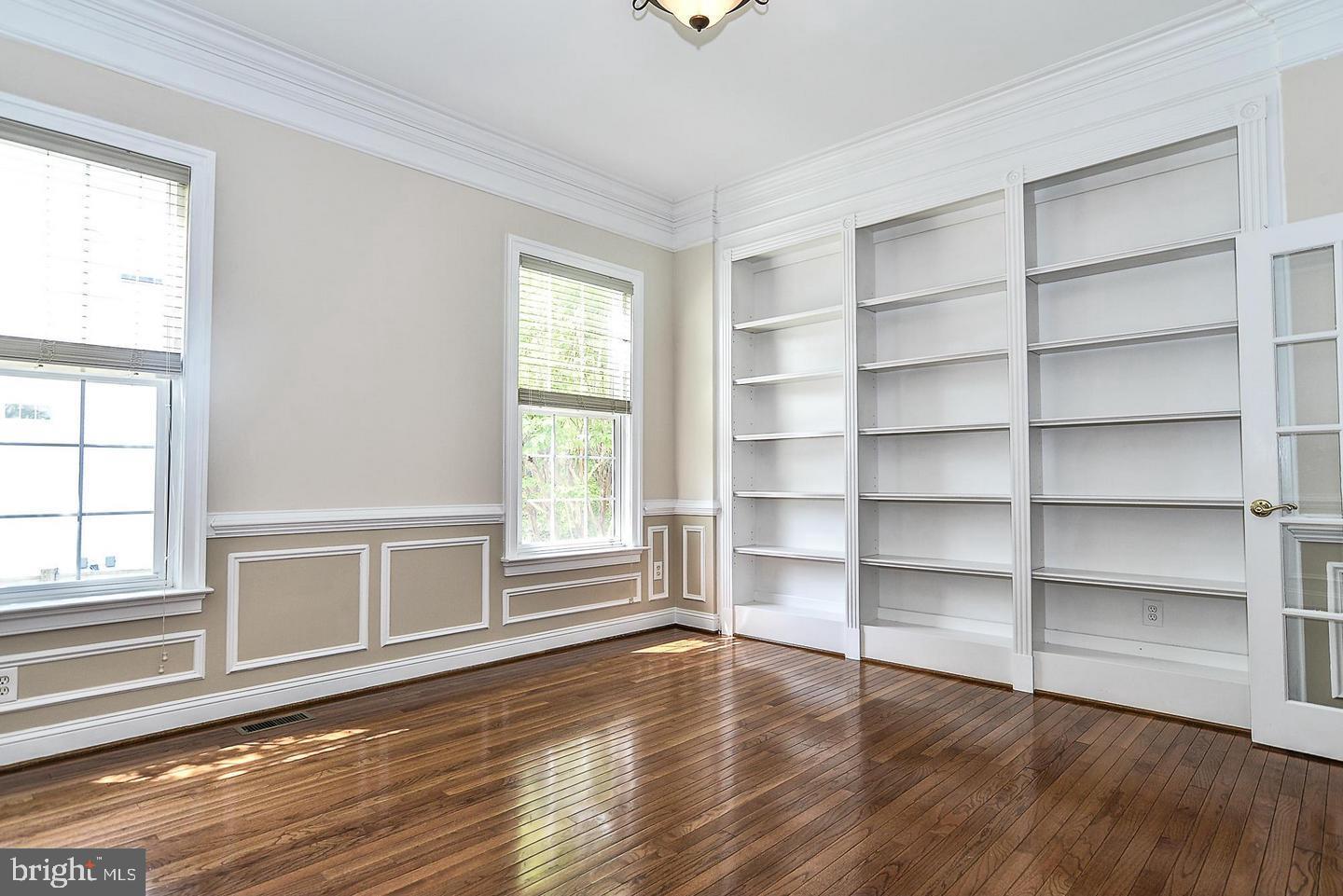 9223 OX RD, LORTON, Virginia 22079, 5 Bedrooms Bedrooms, 20 Rooms Rooms,5 BathroomsBathrooms,Residential,For sale,9223 OX RD,VAFX2284368 MLS # VAFX2284368