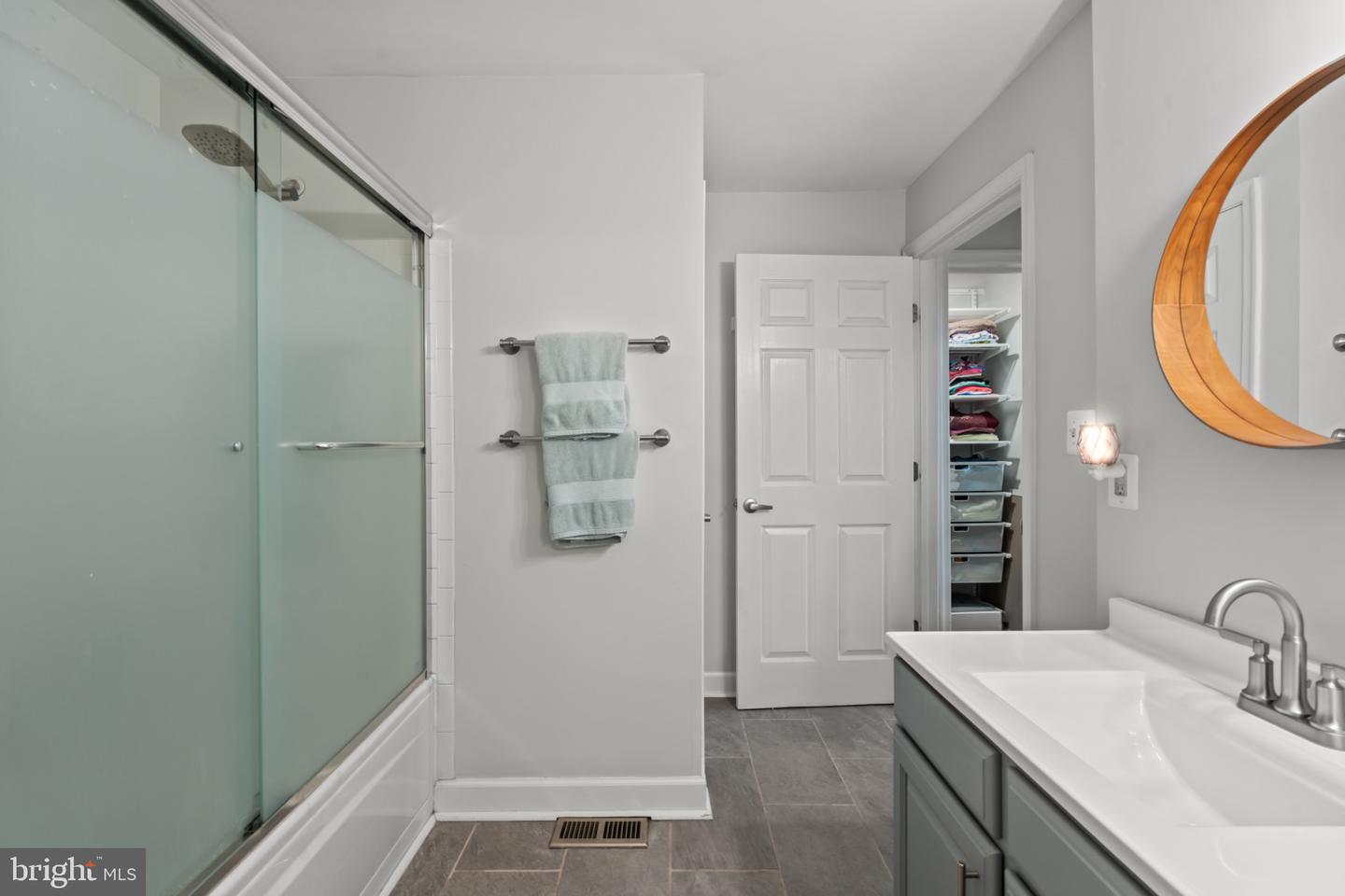 4920 A BARBOUR DR #A, ALEXANDRIA, Virginia 22304, 2 Bedrooms Bedrooms, 9 Rooms Rooms,3 BathroomsBathrooms,Residential,For sale,4920 A BARBOUR DR #A,VAAX2052942 MLS # VAAX2052942