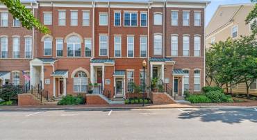 4920 A BARBOUR DR #A, ALEXANDRIA, Virginia 22304, 2 Bedrooms Bedrooms, 9 Rooms Rooms,3 BathroomsBathrooms,Residential,For sale,4920 A BARBOUR DR #A,VAAX2052942 MLS # VAAX2052942