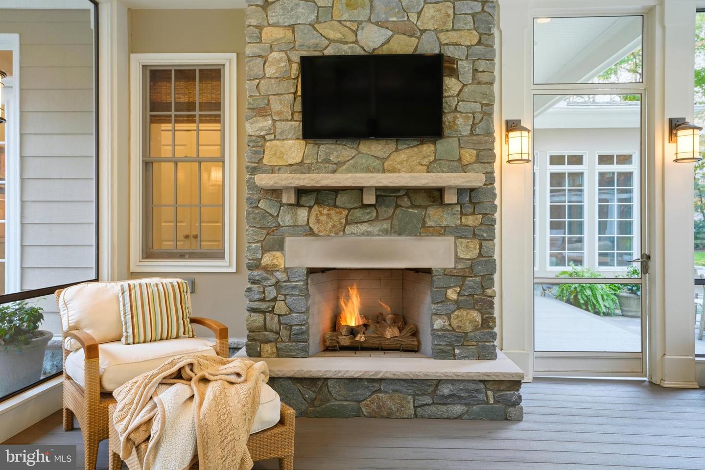 1490 LILY LOCH WAY, GREAT FALLS, Virginia 22066, 5 Bedrooms Bedrooms, ,4 BathroomsBathrooms,Residential,For sale,1490 LILY LOCH WAY,VAFX2285148 MLS # VAFX2285148