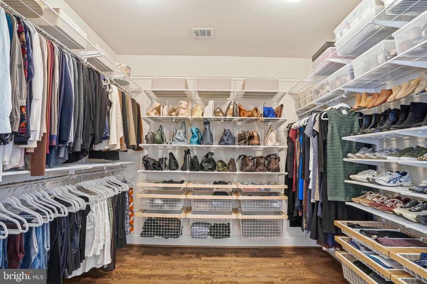 1490 LILY LOCH WAY, GREAT FALLS, Virginia 22066, 5 Bedrooms Bedrooms, ,4 BathroomsBathrooms,Residential,For sale,1490 LILY LOCH WAY,VAFX2285148 MLS # VAFX2285148