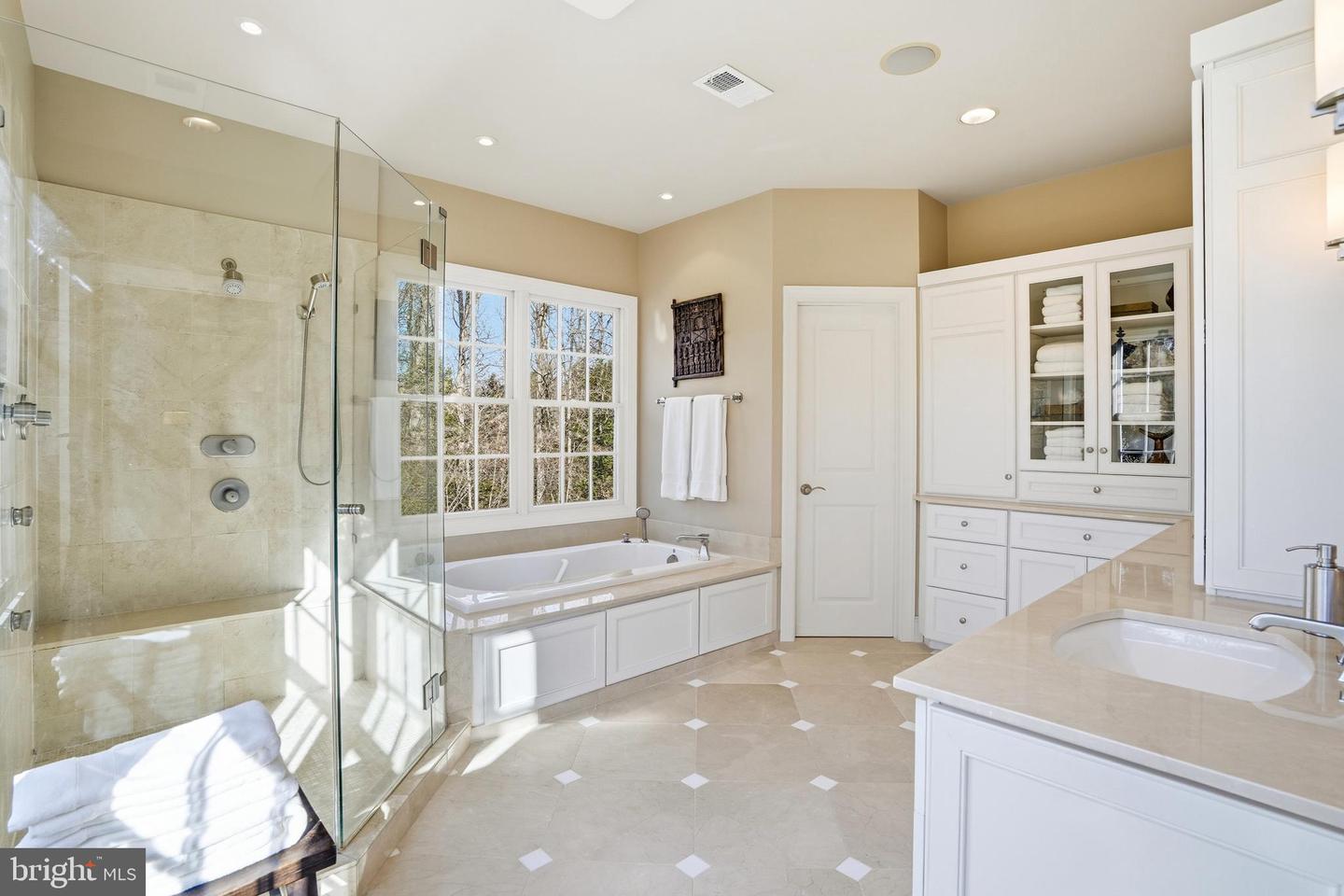 1490 LILY LOCH WAY, GREAT FALLS, Virginia 22066, 5 Bedrooms Bedrooms, ,4 BathroomsBathrooms,Residential,For sale,1490 LILY LOCH WAY,VAFX2285148 MLS # VAFX2285148