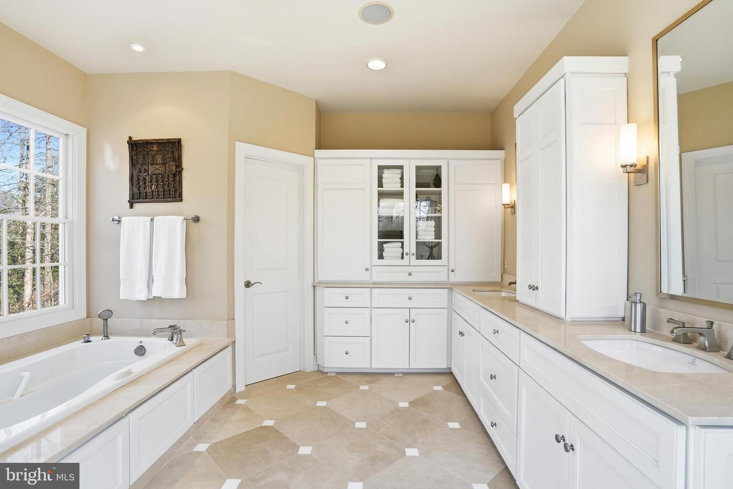 1490 LILY LOCH WAY, GREAT FALLS, Virginia 22066, 5 Bedrooms Bedrooms, ,4 BathroomsBathrooms,Residential,For sale,1490 LILY LOCH WAY,VAFX2285148 MLS # VAFX2285148