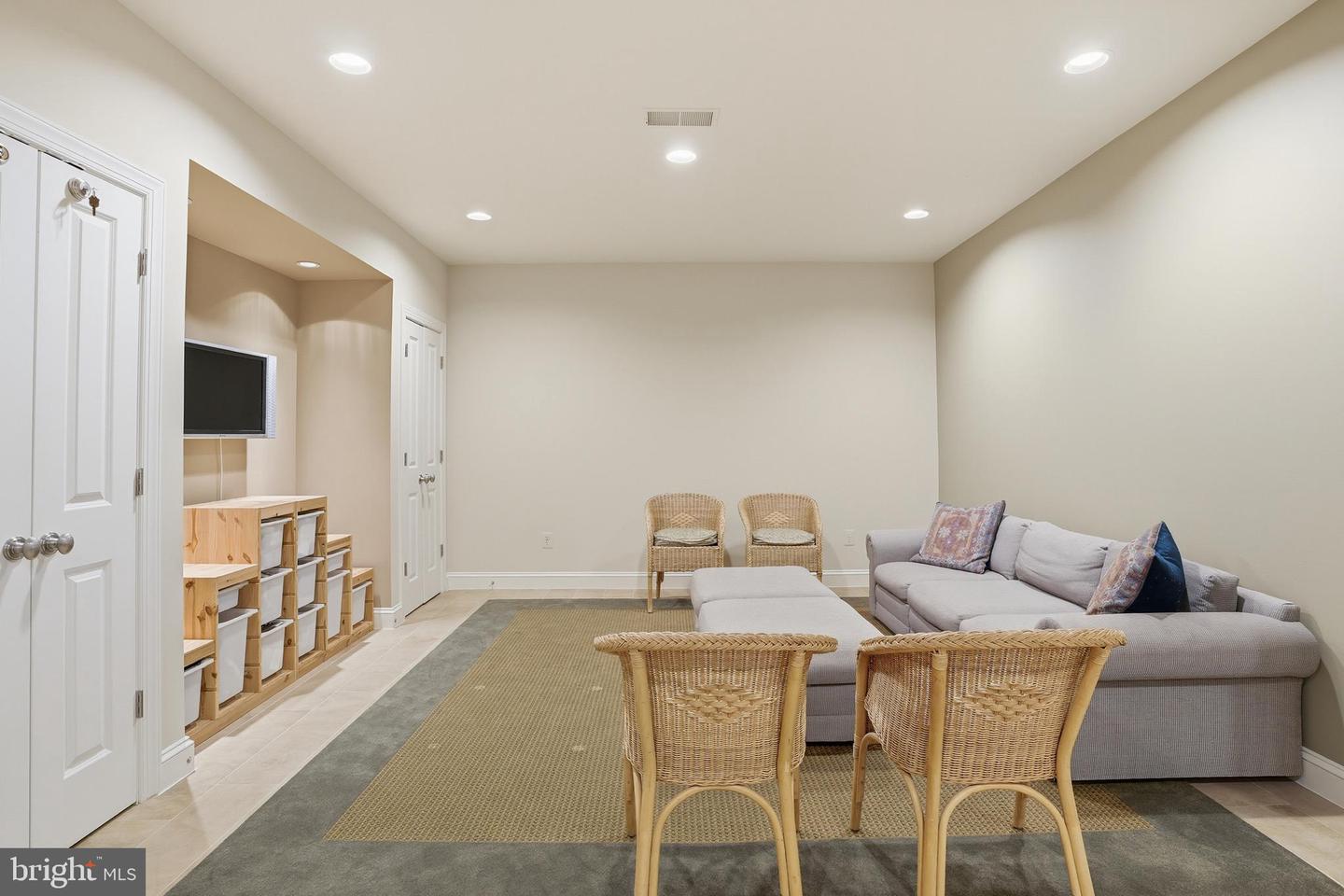 1490 LILY LOCH WAY, GREAT FALLS, Virginia 22066, 5 Bedrooms Bedrooms, ,4 BathroomsBathrooms,Residential,For sale,1490 LILY LOCH WAY,VAFX2285148 MLS # VAFX2285148