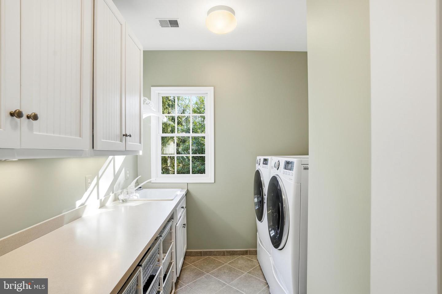 1490 LILY LOCH WAY, GREAT FALLS, Virginia 22066, 5 Bedrooms Bedrooms, ,4 BathroomsBathrooms,Residential,For sale,1490 LILY LOCH WAY,VAFX2285148 MLS # VAFX2285148