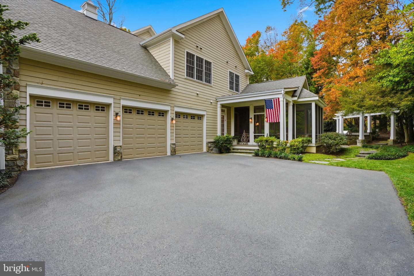 1490 LILY LOCH WAY, GREAT FALLS, Virginia 22066, 5 Bedrooms Bedrooms, ,4 BathroomsBathrooms,Residential,For sale,1490 LILY LOCH WAY,VAFX2285148 MLS # VAFX2285148