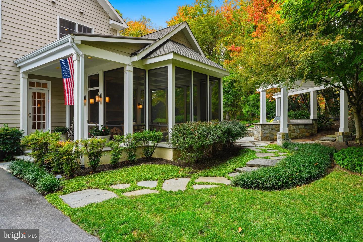 1490 LILY LOCH WAY, GREAT FALLS, Virginia 22066, 5 Bedrooms Bedrooms, ,4 BathroomsBathrooms,Residential,For sale,1490 LILY LOCH WAY,VAFX2285148 MLS # VAFX2285148