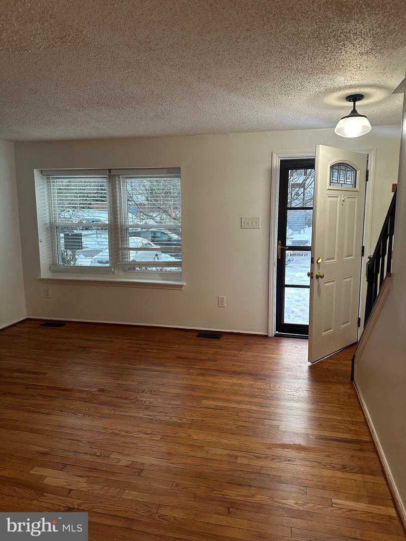 5331 LAROCHELLE CT, ALEXANDRIA, Virginia 22315, 3 Bedrooms Bedrooms, ,2 BathroomsBathrooms,Residential,For sale,5331 LAROCHELLE CT,VAFX2287346 MLS # VAFX2287346