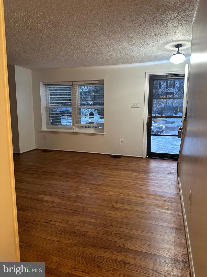 5331 LAROCHELLE CT, ALEXANDRIA, Virginia 22315, 3 Bedrooms Bedrooms, ,2 BathroomsBathrooms,Residential,For sale,5331 LAROCHELLE CT,VAFX2287346 MLS # VAFX2287346