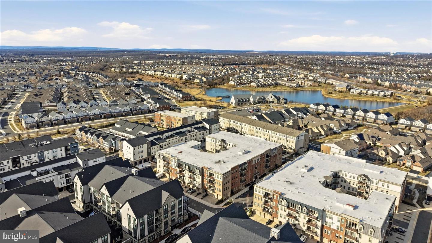 23630 HAVELOCK WALK TERRACE #305, ASHBURN, Virginia 20148, 2 Bedrooms Bedrooms, ,2 BathroomsBathrooms,Residential,For sale,23630 HAVELOCK WALK TERRACE #305,VALO2114614 MLS # VALO2114614