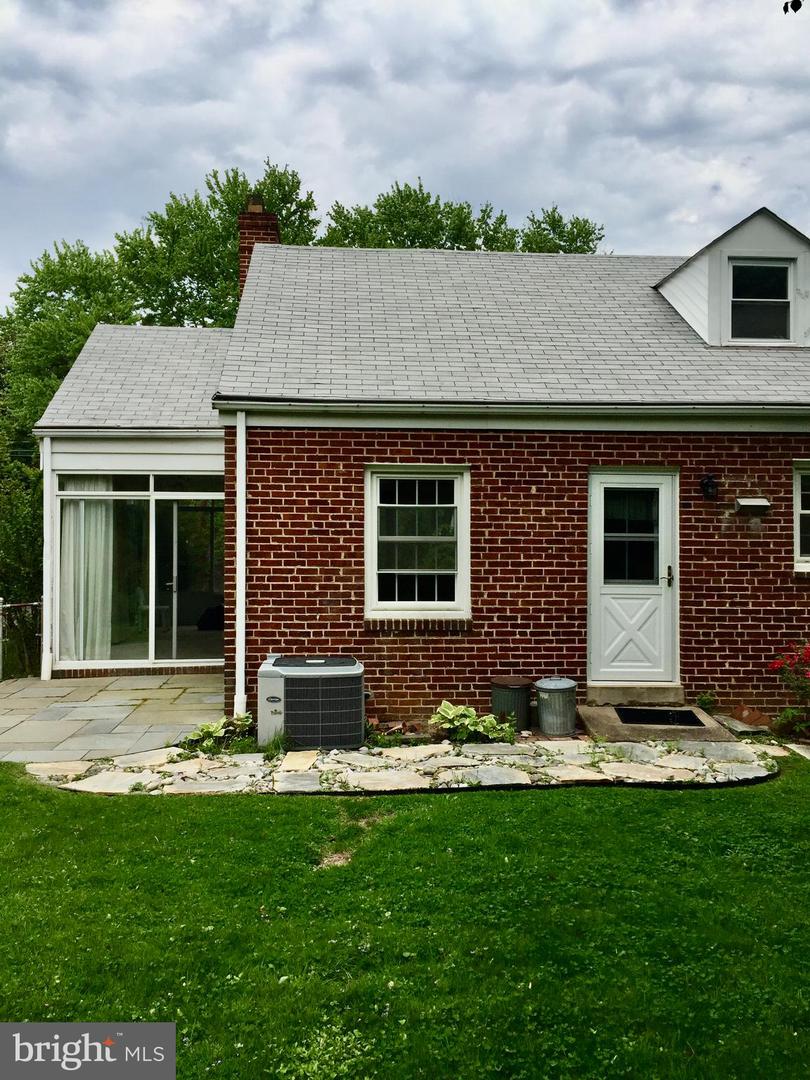 972 N QUANTICO ST, ARLINGTON, Virginia 22205, 2 Bedrooms Bedrooms, ,1 BathroomBathrooms,Residential,For sale,972 N QUANTICO ST,VAAR2068268 MLS # VAAR2068268