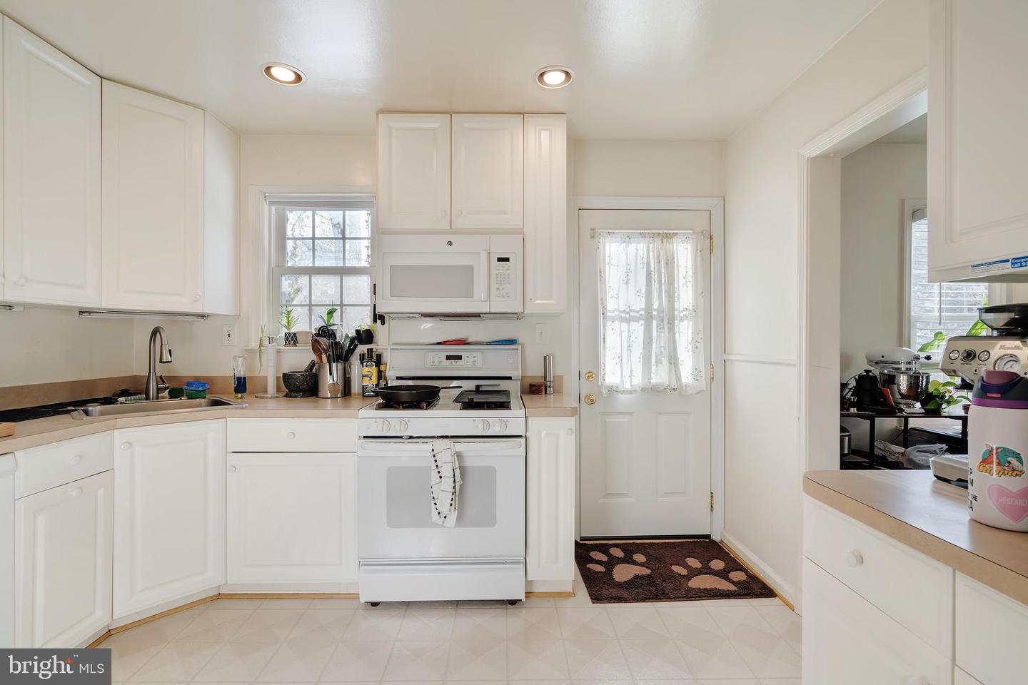 972 N QUANTICO ST, ARLINGTON, Virginia 22205, 2 Bedrooms Bedrooms, ,1 BathroomBathrooms,Residential,For sale,972 N QUANTICO ST,VAAR2068268 MLS # VAAR2068268