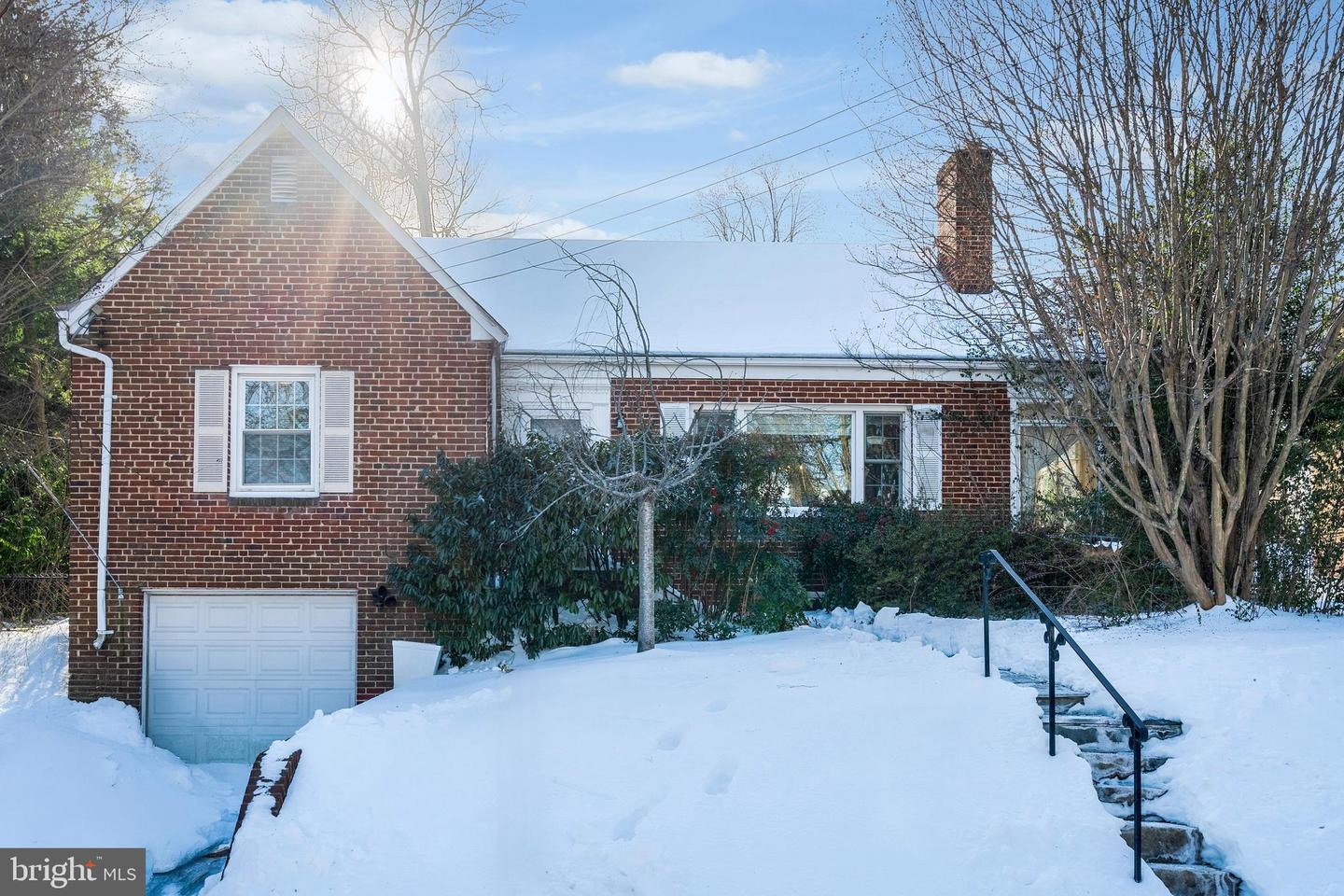 972 N QUANTICO ST, ARLINGTON, Virginia 22205, 2 Bedrooms Bedrooms, ,1 BathroomBathrooms,Residential,For sale,972 N QUANTICO ST,VAAR2068268 MLS # VAAR2068268