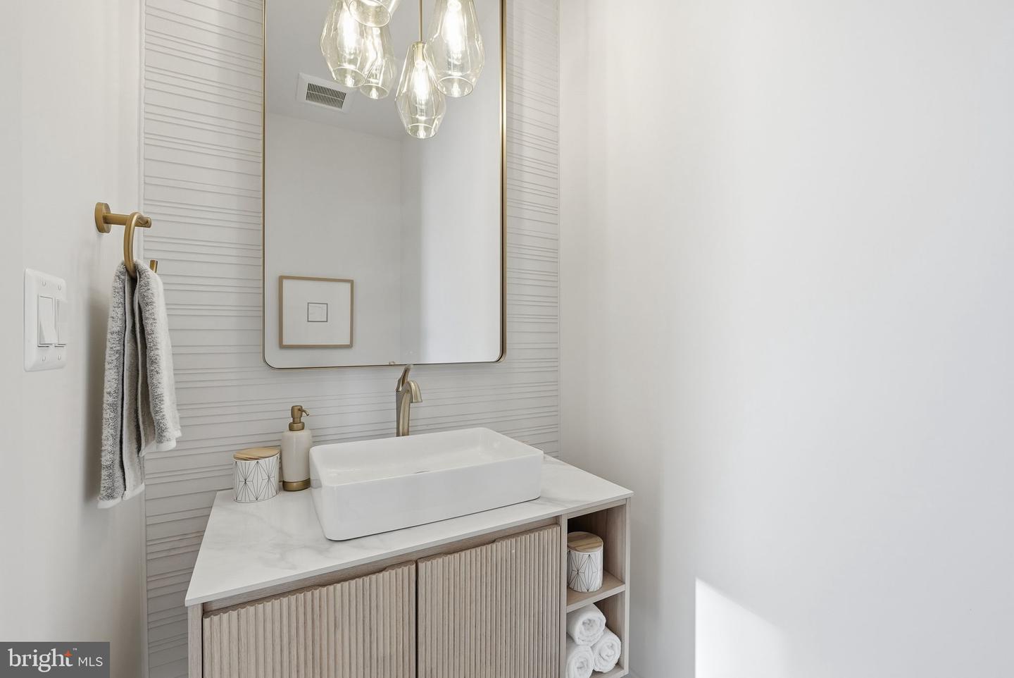 6816 DEAN DR, MCLEAN, Virginia 22101, 7 Bedrooms Bedrooms, ,6 BathroomsBathrooms,Residential,For sale,6816 DEAN DR,VAFX2288074 MLS # VAFX2288074